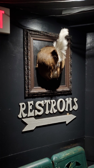 funny restroms taxidermy arrow sign (typo intentional)